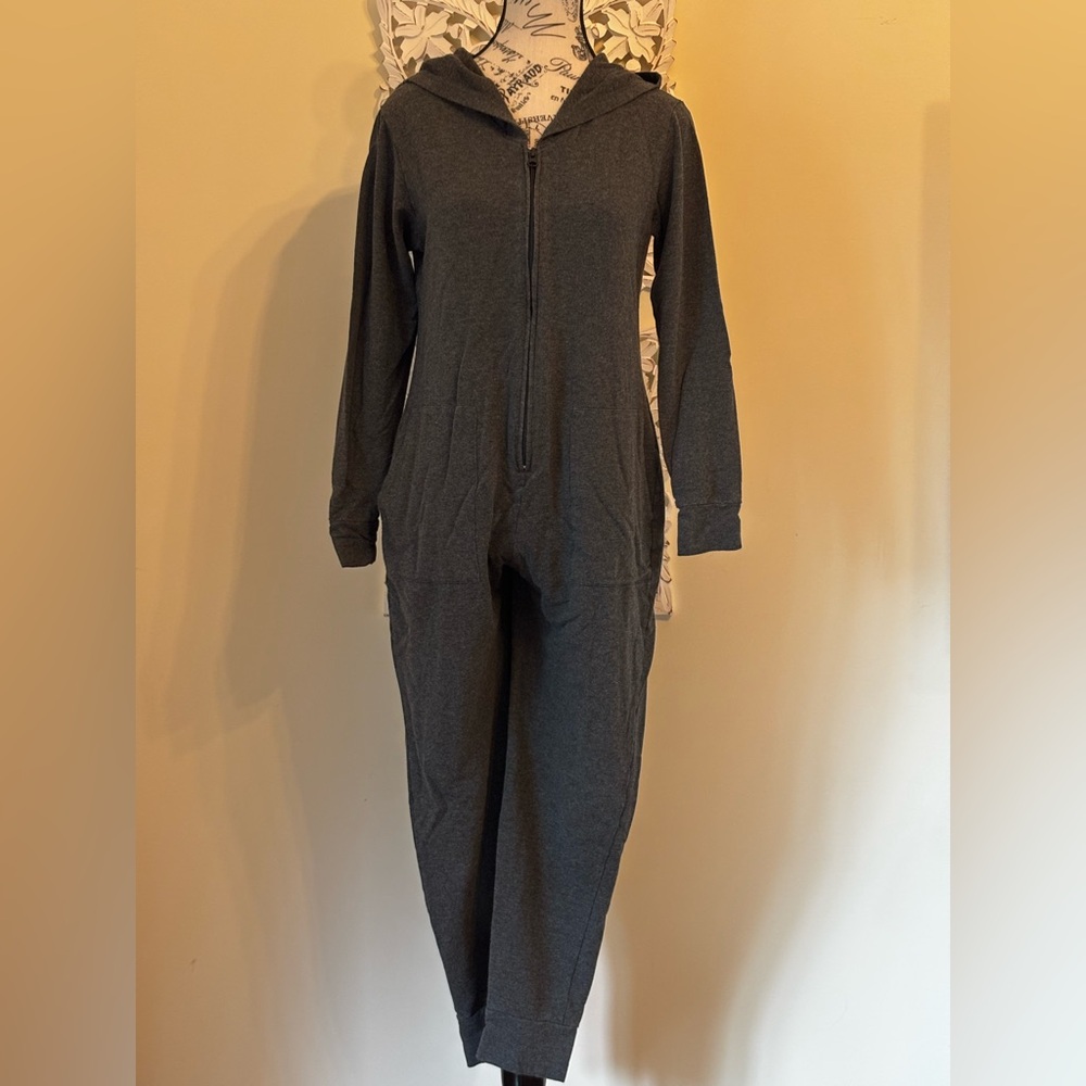 SMASH + TESS THE JILLY JOGGER ROMPER IN CHARMING CHARCOAL Size Small